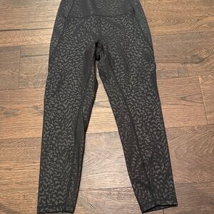 Gap Fit Black Like New Patterned Leggings
